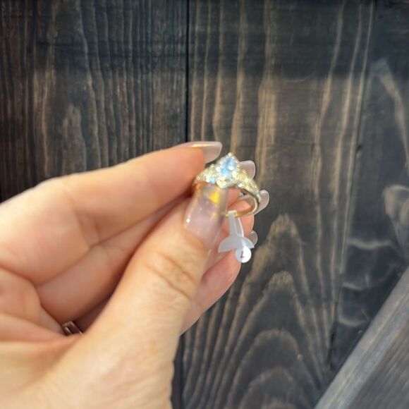 Elegant 14K Gold Plated Diamond Cubic Zirconia Ring Sz-7 - Picture 8 of 13